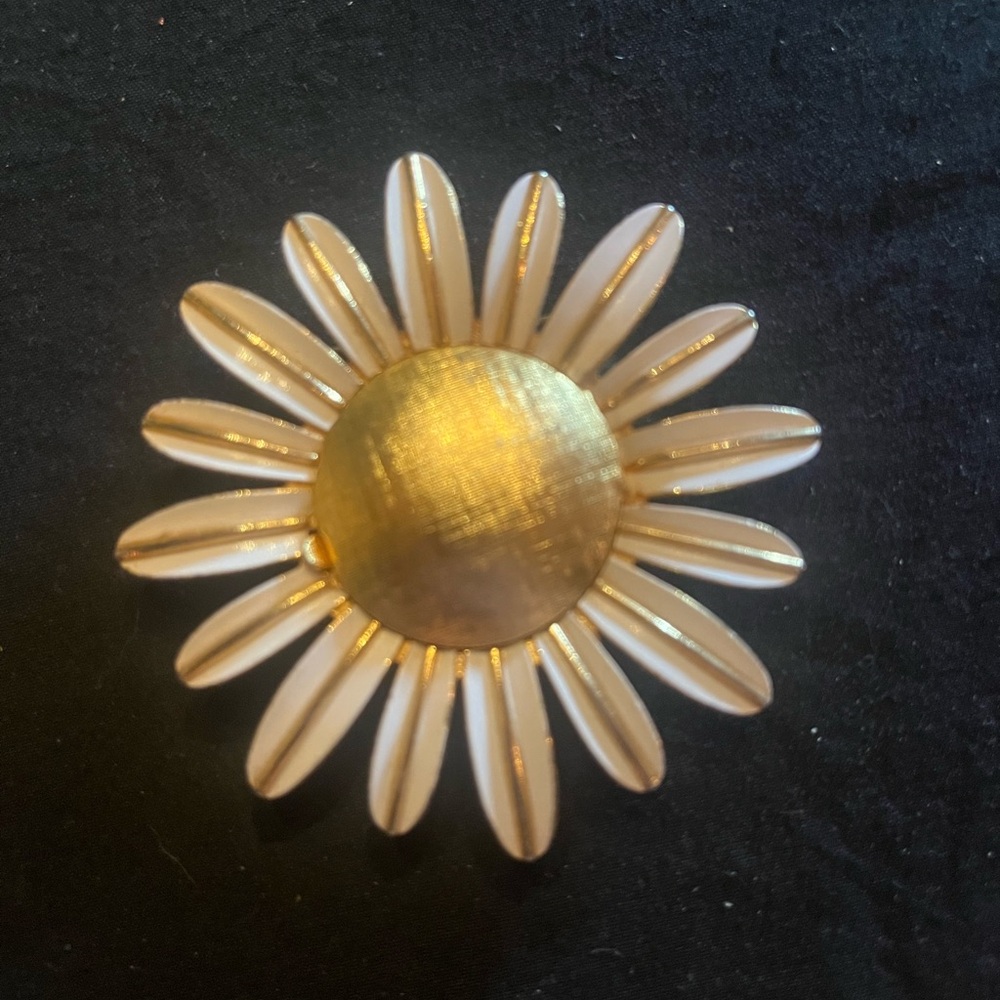 Vintage 1970s Avon White Enamel Daisy Gold Tone Perfume Brooch